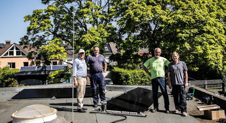 Neue Steckersolaranlage auf dem Dach der Waldorf KITA in Hagen Haspe.