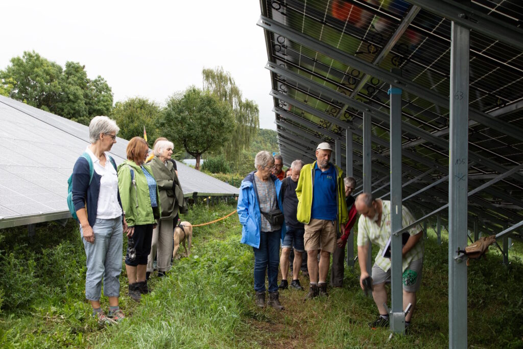 PV Freiflächenanlage in Letmathe - BEG-58 Aktiventreff - Führung einer Gruppe