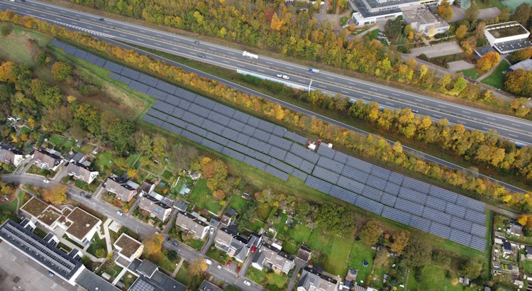 Luftbild der 1. Freiflächen-Solaranlage der BEG-58 in Iserlohn Letmathe